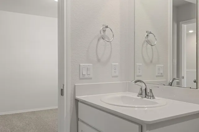 $2,000 | 12811 Village Spun Plaza, Buda, TX 78610