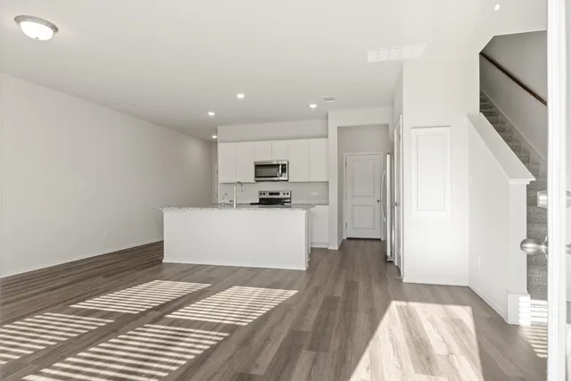 $2,000 | 12811 Village Spun Plaza, Buda, TX 78610