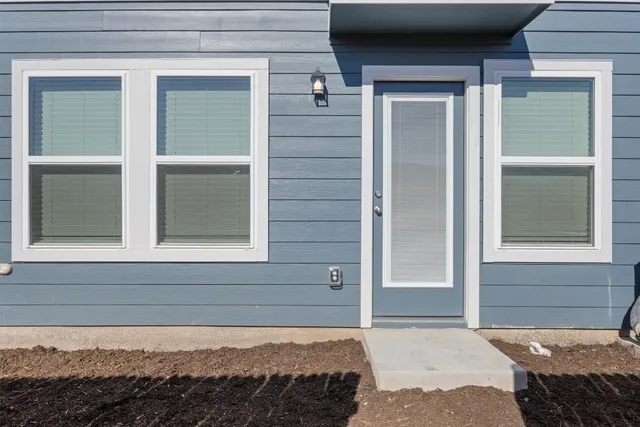 $2,000 | 12811 Village Spun Plaza, Buda, TX 78610