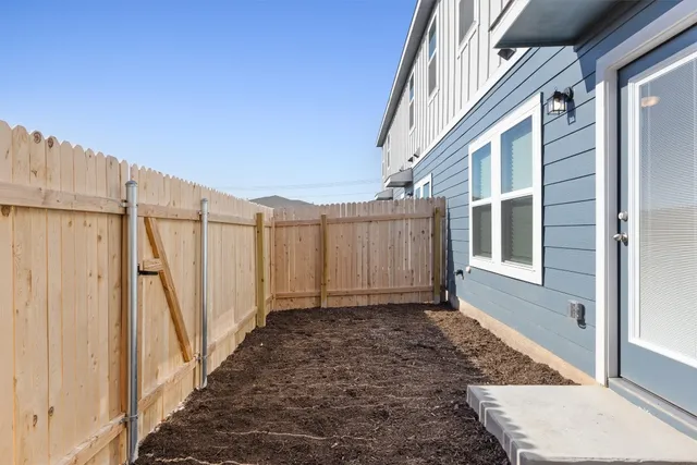 $2,000 | 12811 Village Spun Plaza, Buda, TX 78610