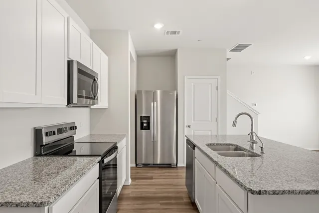 $2,000 | 12811 Village Spun Plaza, Buda, TX 78610