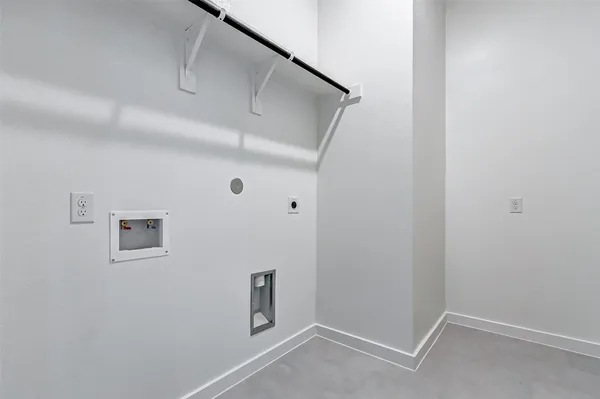 a view of a hallway with closet