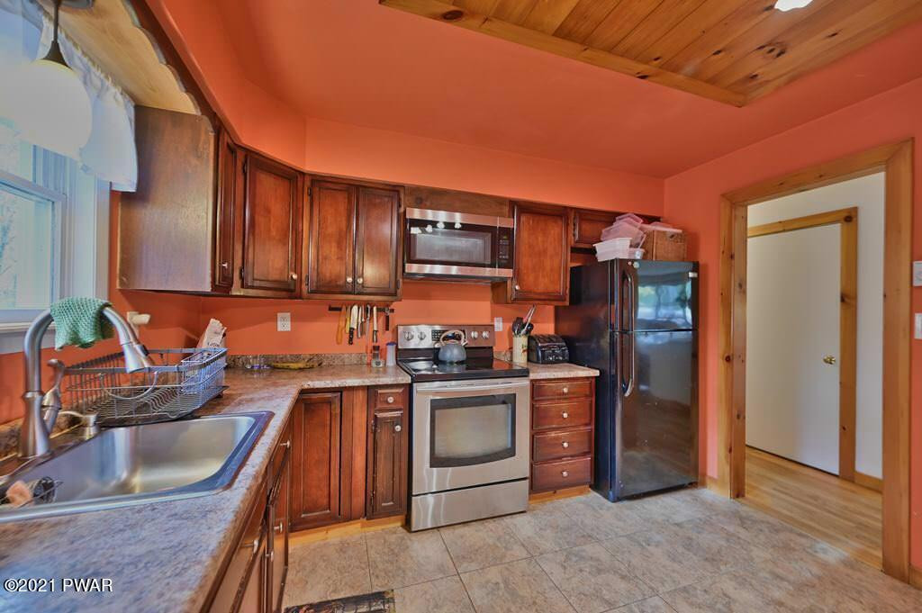 127 Estates Road Greentown, PA 18426 - Photo 25 of 85 a kitchen with stainless steel appliances granite countertop a sink stove and refrigerator