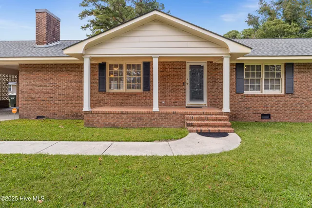 $334,500 | 114 West Murray Street, Wallace, NC 28466