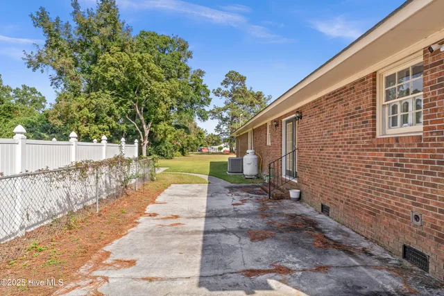 $334,500 | 114 West Murray Street, Wallace, NC 28466