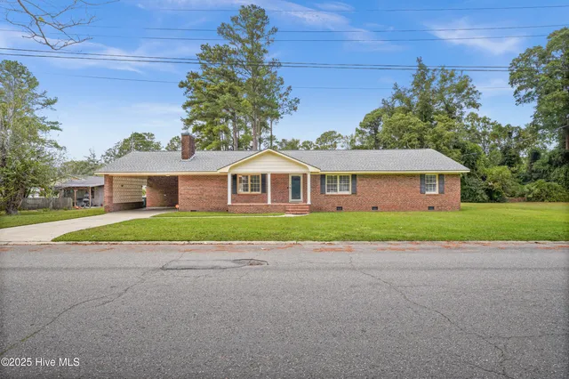 $334,500 | 114 West Murray Street, Wallace, NC 28466