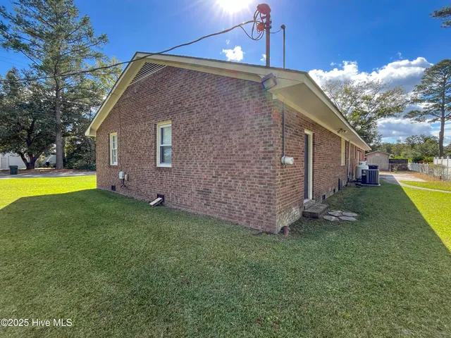 $334,500 | 114 West Murray Street, Wallace, NC 28466