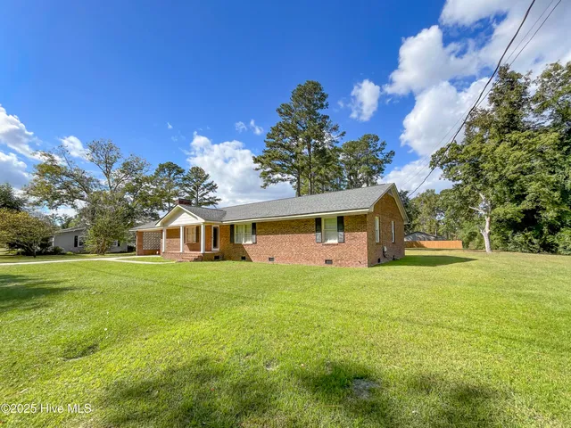 $334,500 | 114 West Murray Street, Wallace, NC 28466