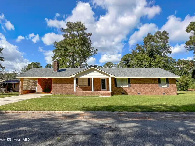 $334,500 | 114 West Murray Street, Wallace, NC 28466