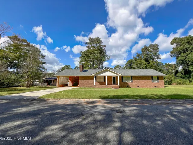 $334,500 | 114 West Murray Street, Wallace, NC 28466