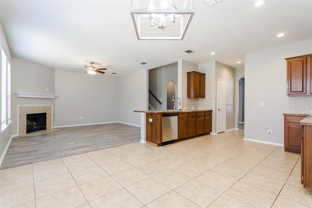 203 Arabian Road Waxahachie, TX 75165 - Photo 3 of 24