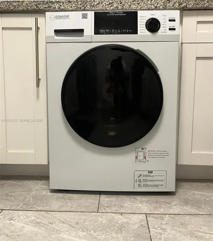 a close up view of a washer and dryer