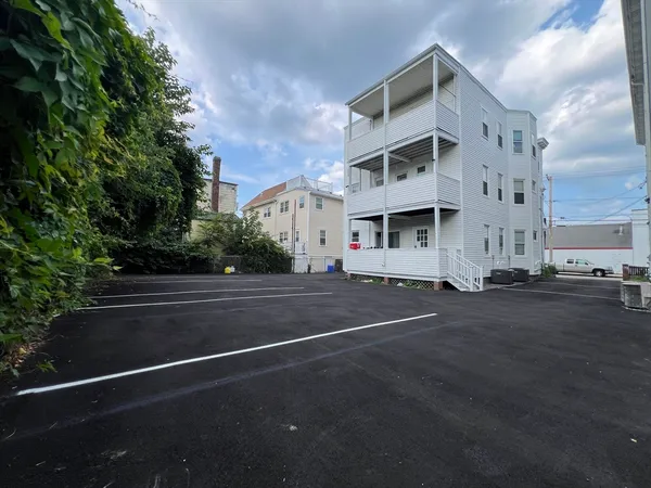 $3,400 | 132 Buttonwood Street, Unit 1, Boston, MA 02125