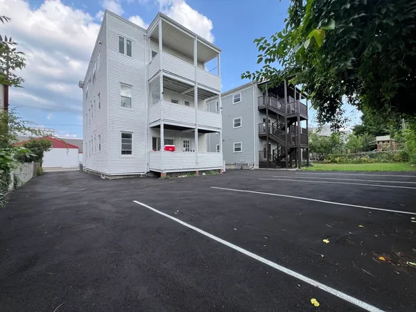 $3,400 | 132 Buttonwood Street, Unit 1, Boston, MA 02125