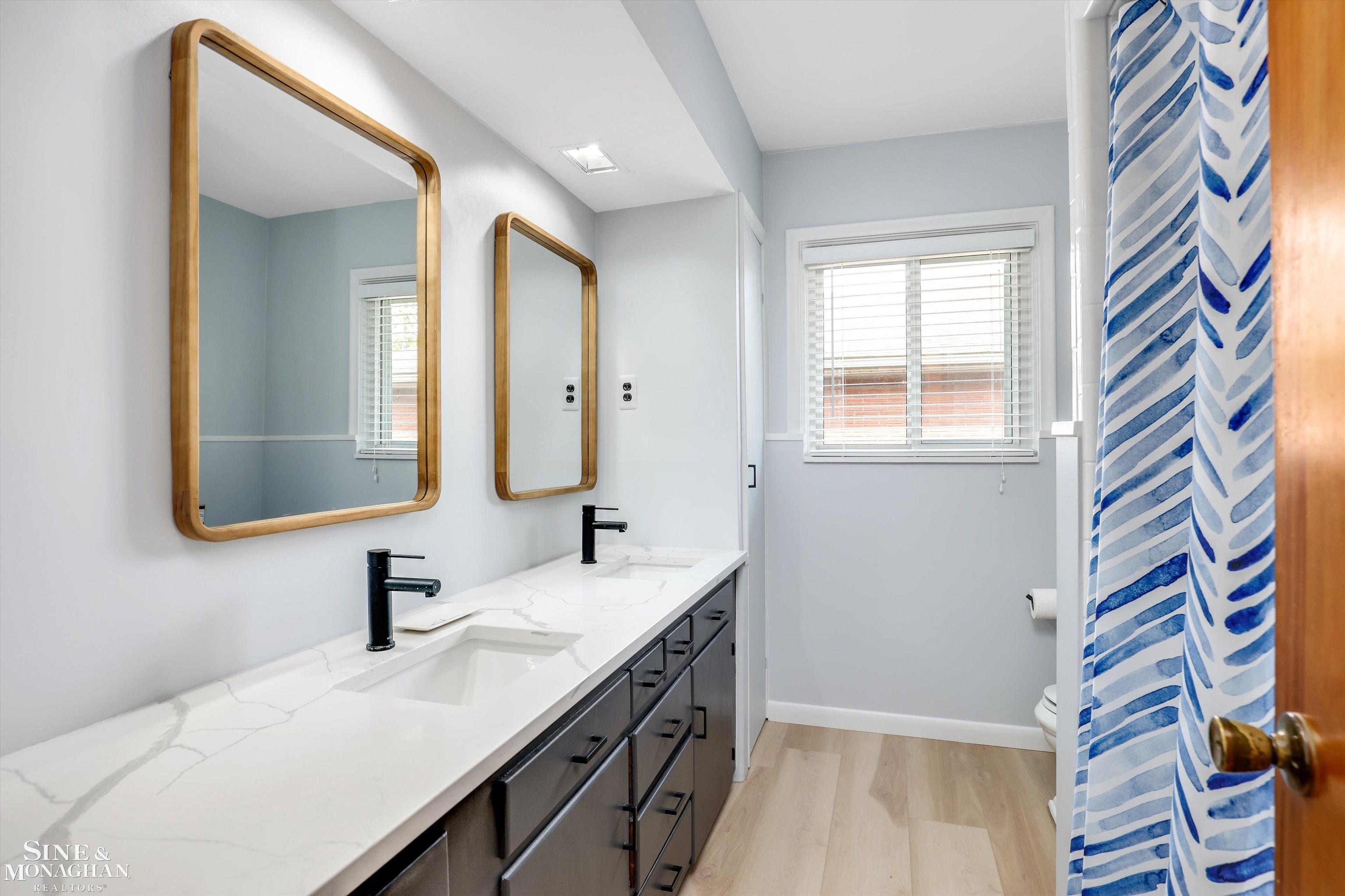 50 Hampton Road Grosse Pointe, MI 48236 - Photo 9 of 37 50142200-0faaaef9-4093-4ab6-8f85-9343ba8163ba.JPG