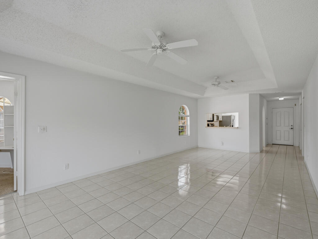 565 Augusta Boulevard, Unit 10 Naples, FL 34113 - Photo 2 of 16 565-augusta-blvd-10-naples-fl-34113-room