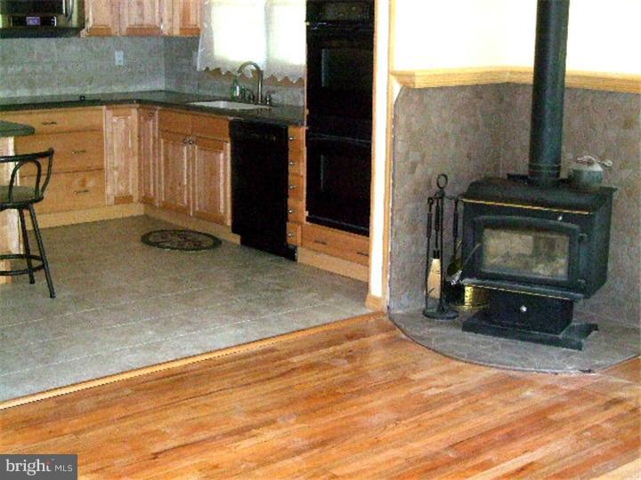 1198 Clayton Road Williamstown, NJ 08094 - Photo 6 of 18 Living Room