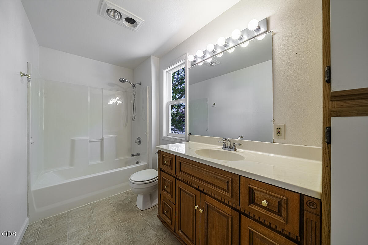 445 Midway Road Medford, OR 97501 - Photo 17 of 33