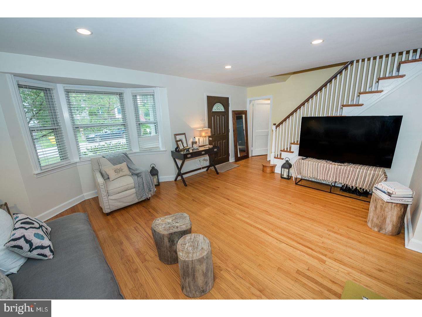 1532 Brookhaven Road Wynnewood, PA 19096 - Photo 3 of 25 Living Room
