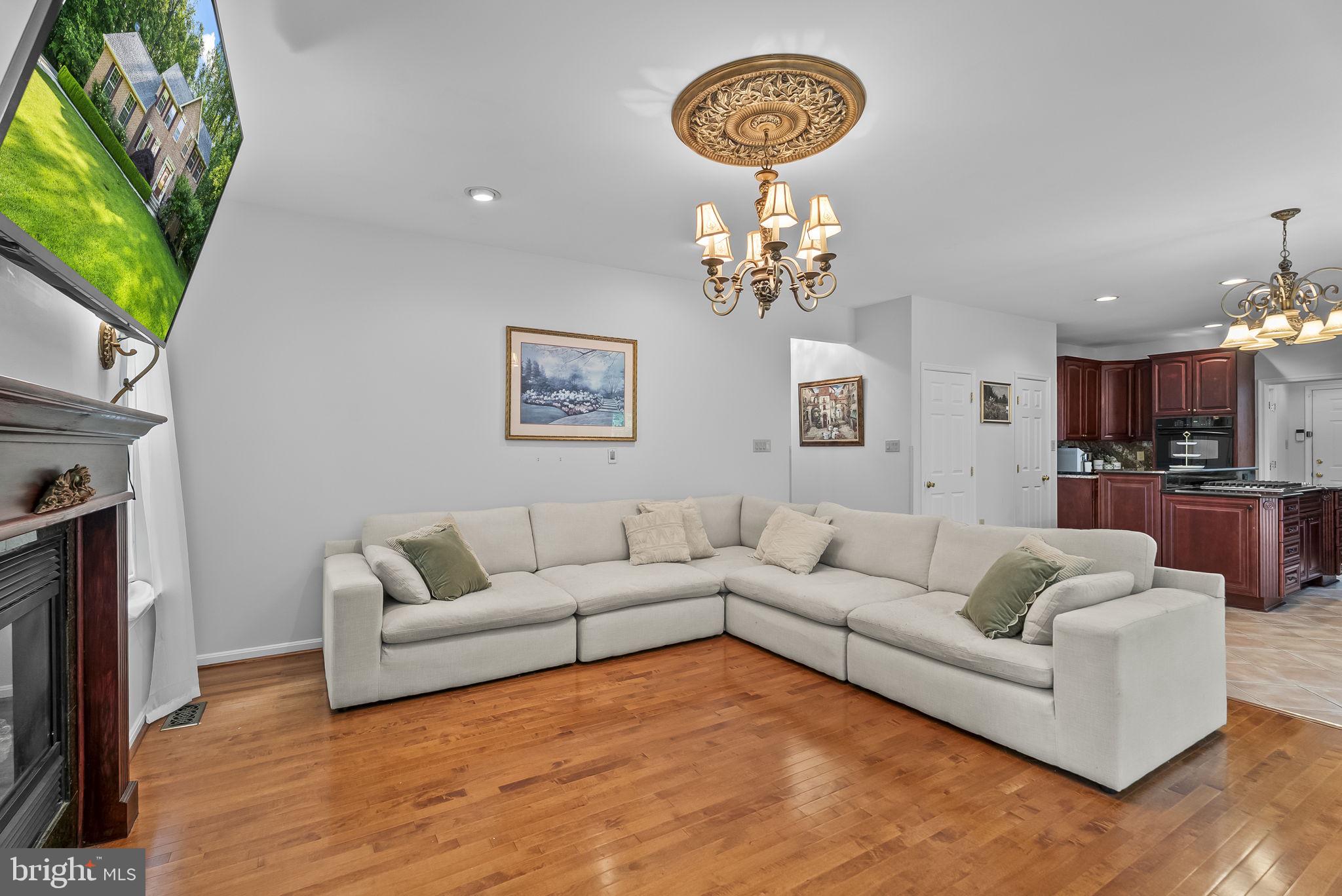 2015 Rosedale Lane Huntingtown, MD 20639 - Photo 19 of 63 living room