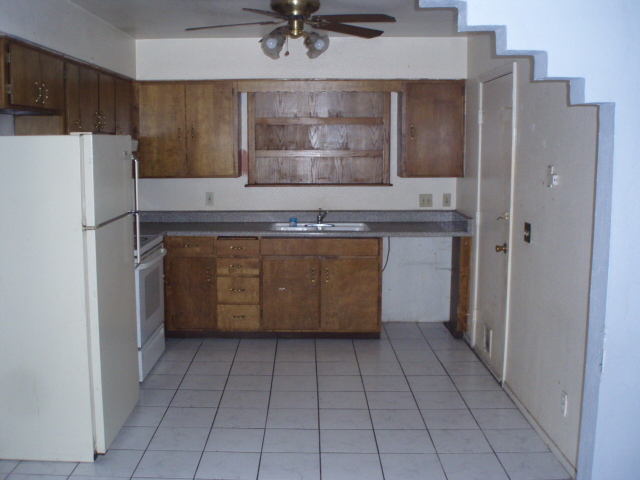 4756 East Apollo Road Phoenix, AZ 85042 - Photo 2 of 11 Kitchen