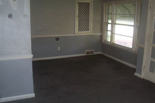 22770 David Eastpointe, MI 48021 - Photo 2 of 7 31058031-1.JPG