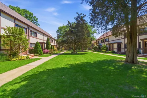 $355,000 | 286 Cherry Valley Avenue, Unit A2, Garden City, NY 11530
