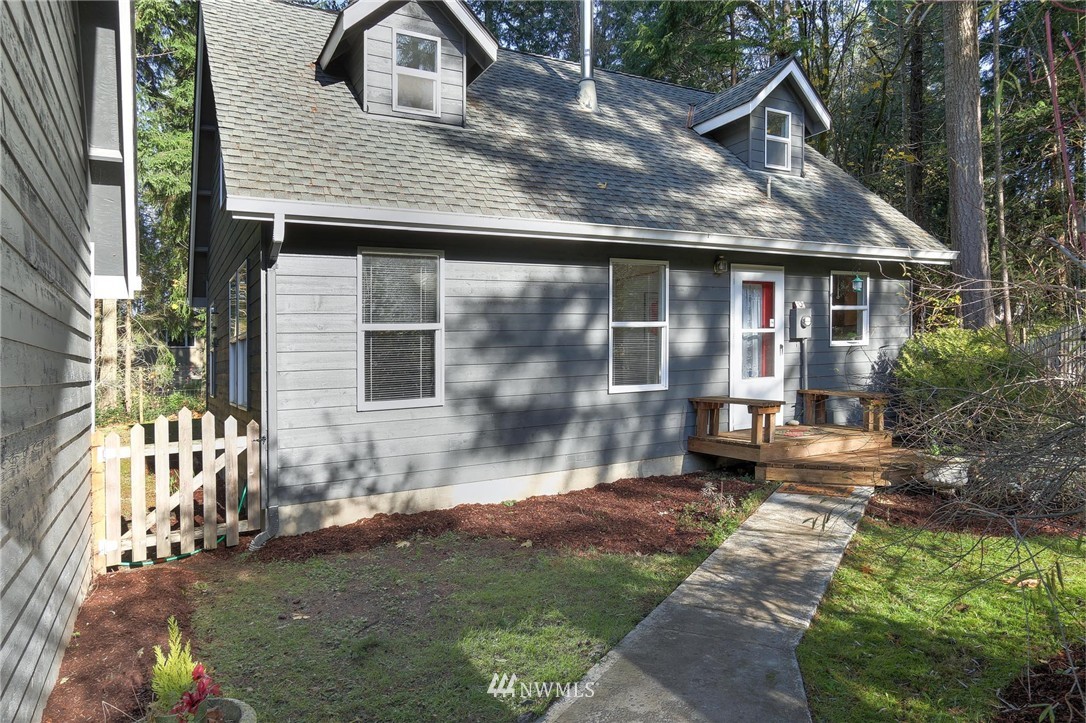 5556 Northeast Foster Road Bainbridge Island, WA 98110 - Photo 3 of 22 Gallery Image 3