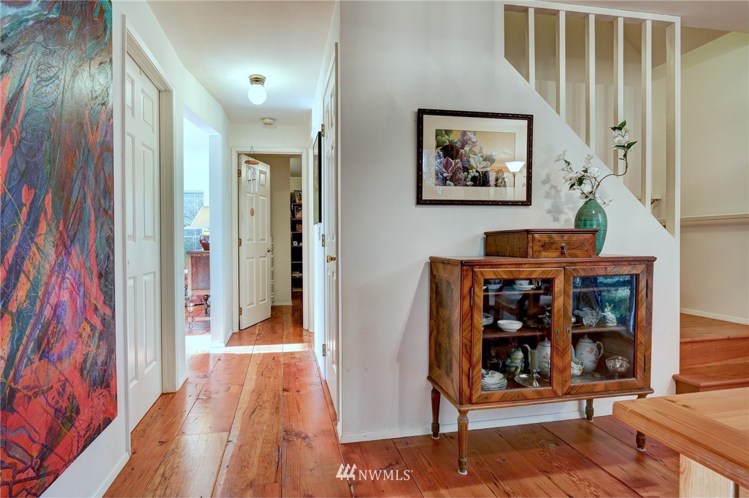 5556 Northeast Foster Road Bainbridge Island, WA 98110 - Photo 6 of 22 Gallery Image 6