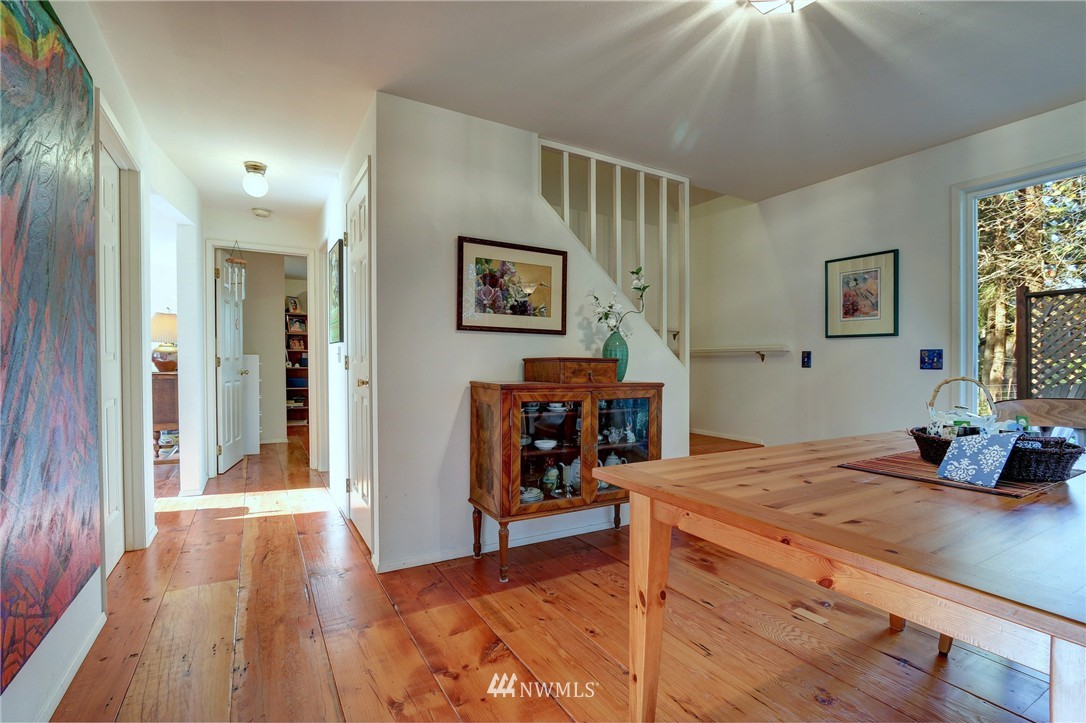 5556 Northeast Foster Road Bainbridge Island, WA 98110 - Photo 7 of 22 Gallery Image 7