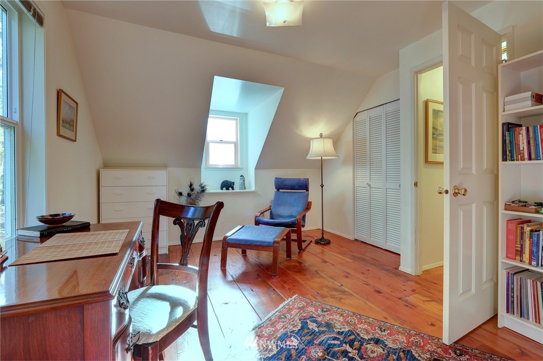 5556 Northeast Foster Road Bainbridge Island, WA 98110 - Photo 9 of 22 Gallery Image 9