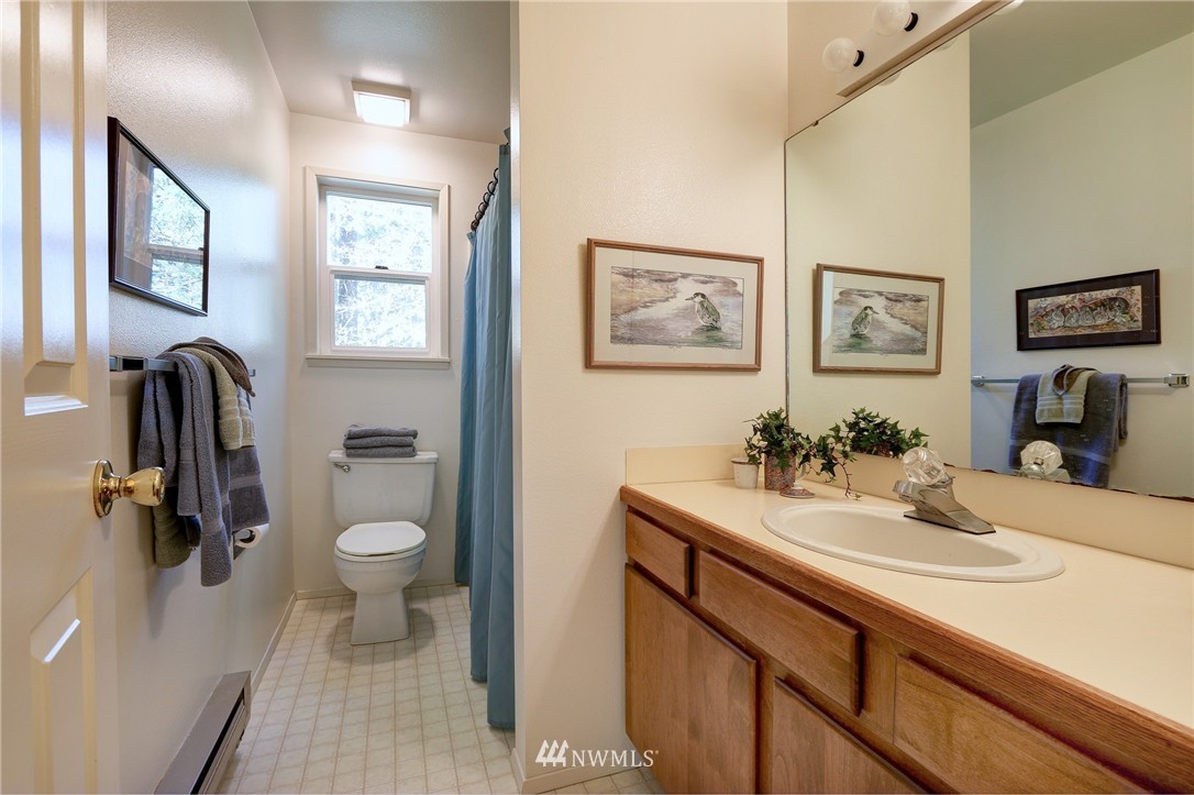 5556 Northeast Foster Road Bainbridge Island, WA 98110 - Photo 10 of 22 Gallery Image 10