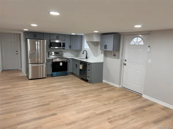 $2,500 | 660 Great Neck Road, Unit 1, Copiague, NY 11726
