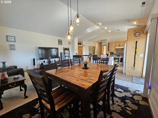 $414,999 | 3510 Northeast King Place, Pendleton, OR 97801