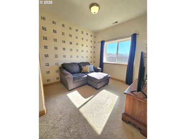 $414,999 | 3510 Northeast King Place, Pendleton, OR 97801