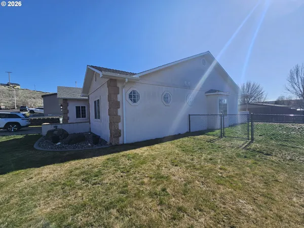 $414,999 | 3510 Northeast King Place, Pendleton, OR 97801