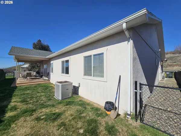 $414,999 | 3510 Northeast King Place, Pendleton, OR 97801