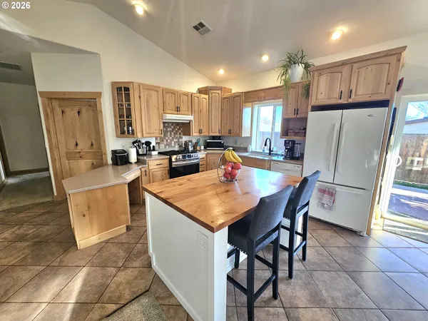 $414,999 | 3510 Northeast King Place, Pendleton, OR 97801