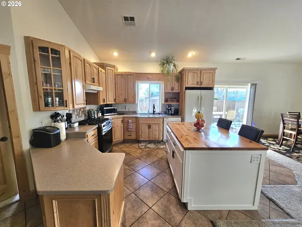 $414,999 | 3510 Northeast King Place, Pendleton, OR 97801