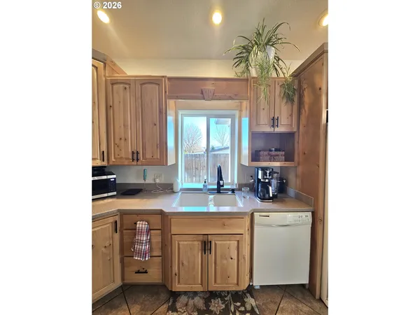 $414,999 | 3510 Northeast King Place, Pendleton, OR 97801