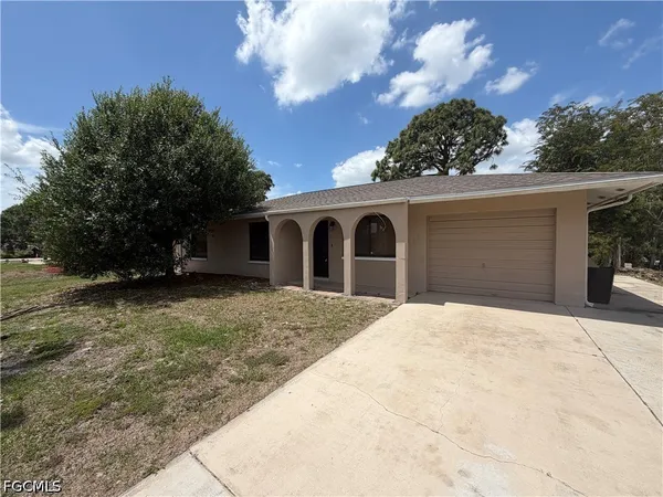 $2,350 | 18540 Tampa Road, Fort Myers, FL 33967