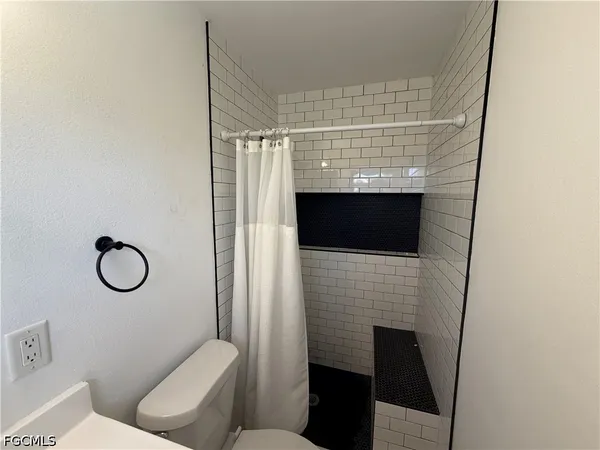 $2,350 | 18540 Tampa Road, Fort Myers, FL 33967