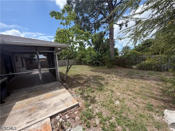 $2,350 | 18540 Tampa Road, Fort Myers, FL 33967