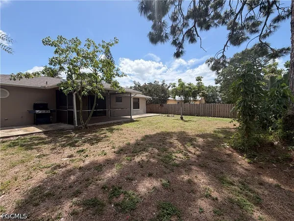 $2,350 | 18540 Tampa Road, Fort Myers, FL 33967