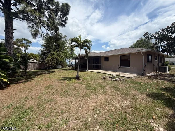 $2,350 | 18540 Tampa Road, Fort Myers, FL 33967