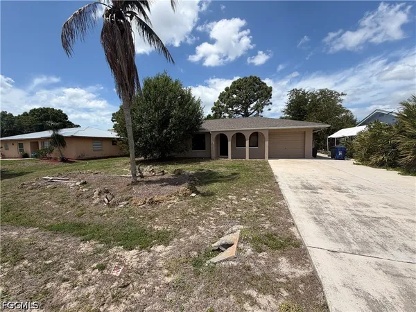 $2,350 | 18540 Tampa Road, Fort Myers, FL 33967