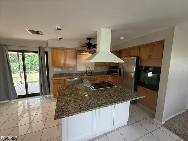 $2,350 | 18540 Tampa Road, Fort Myers, FL 33967