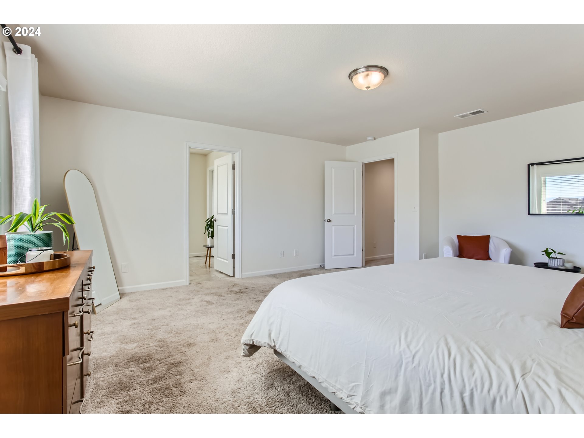263 North 34th Court Ridgefield, WA 98642 - Photo 16 of 40 a bedroom with a bed and a desk