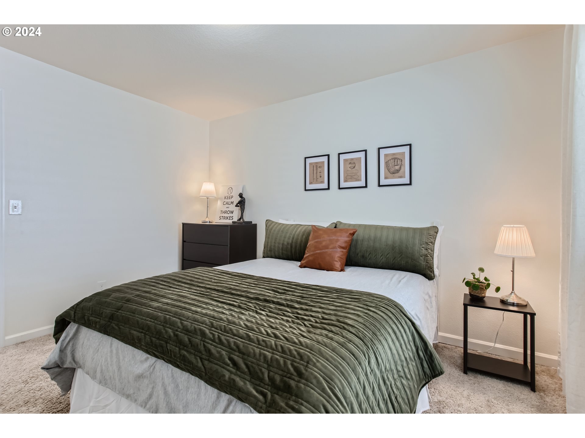 263 North 34th Court Ridgefield, WA 98642 - Photo 23 of 40 a bedroom with a bed and a lamp