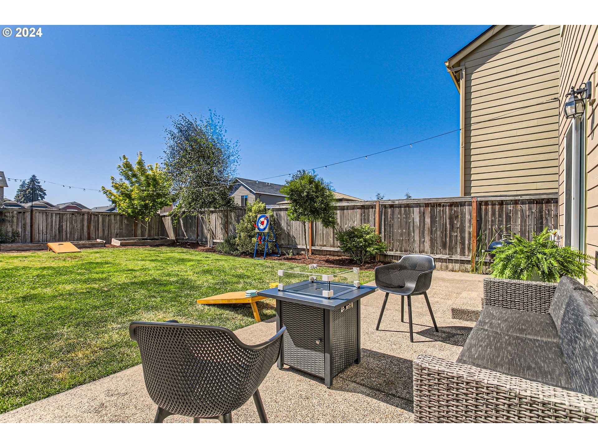 263 North 34th Court Ridgefield, WA 98642 - Photo 31 of 40 a patio with table and chairs
